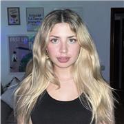 Profesora de asignaturas troncales e idiomas como inglés, italiano y catalán